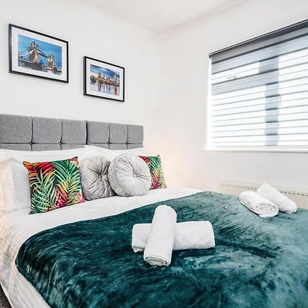 Heathrow 2-Bedroom Maisonette With Parking West Drayton  Екстер'єр фото