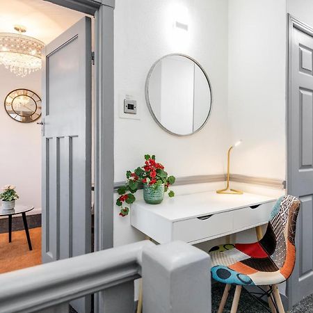 Heathrow 2-Bedroom Maisonette With Parking West Drayton  Екстер'єр фото