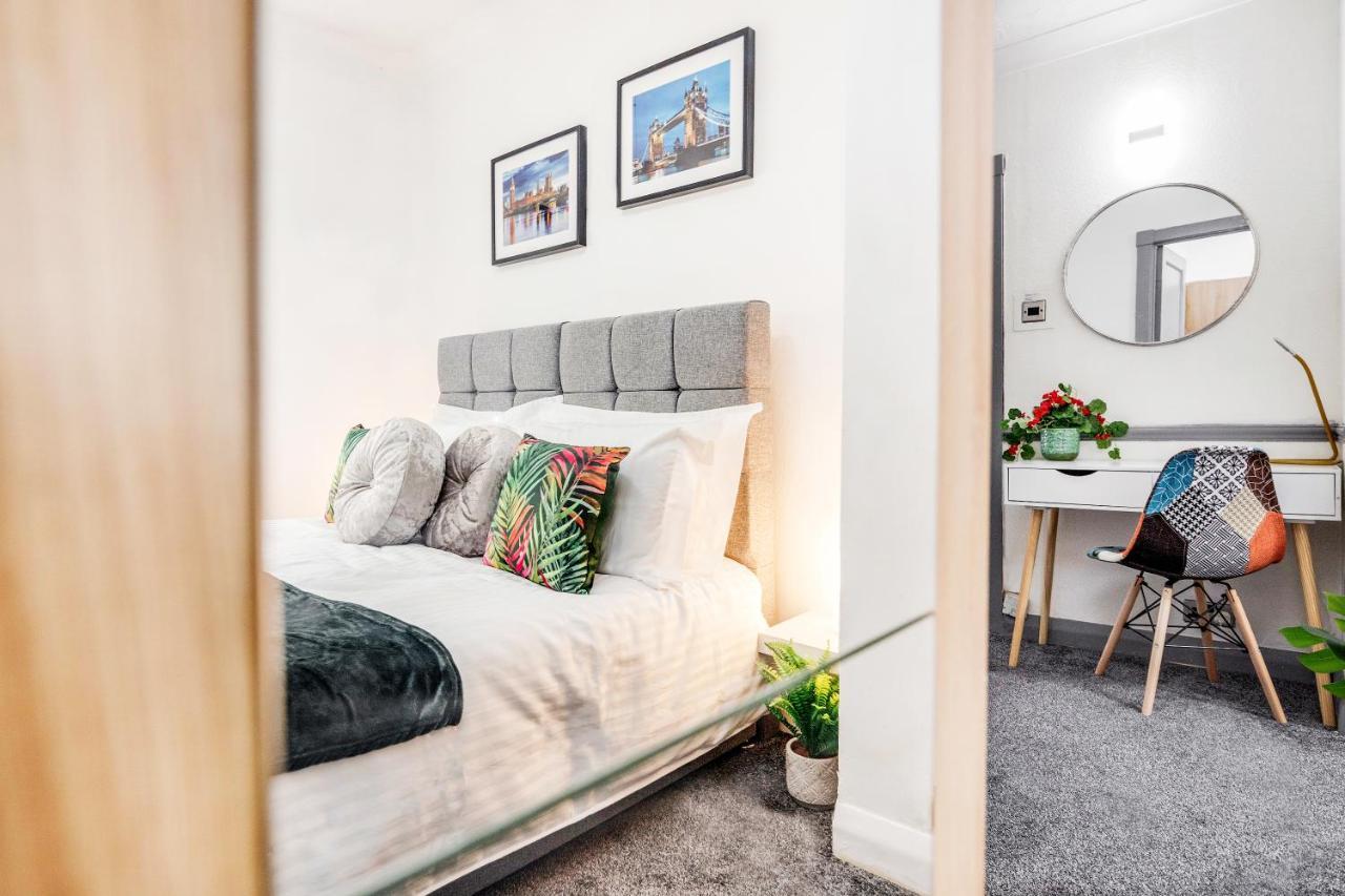 Heathrow 2-Bedroom Maisonette With Parking West Drayton  Екстер'єр фото