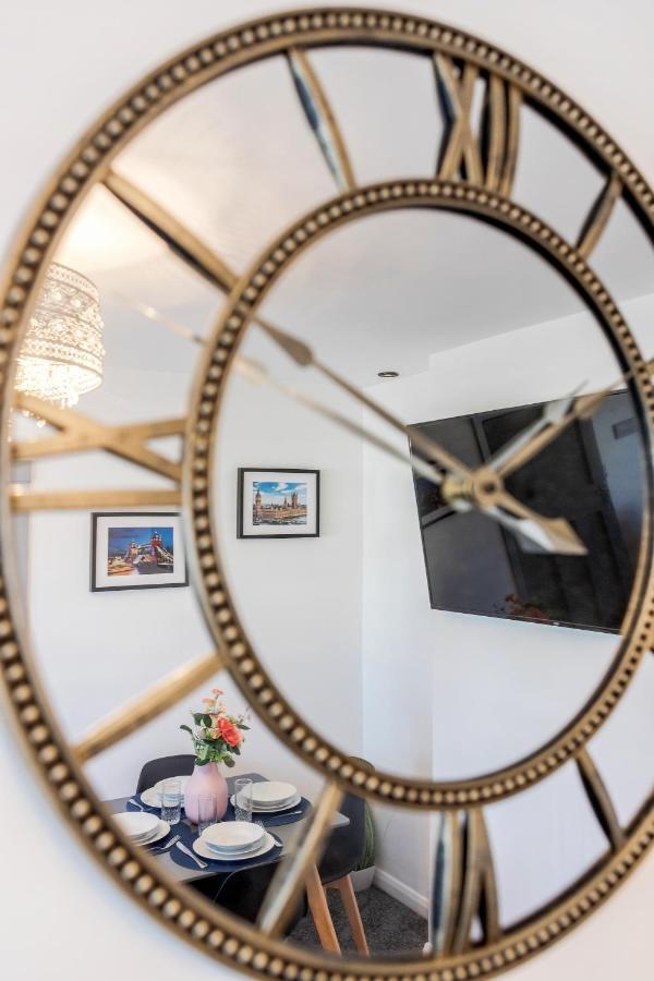 Heathrow 2-Bedroom Maisonette With Parking West Drayton  Екстер'єр фото