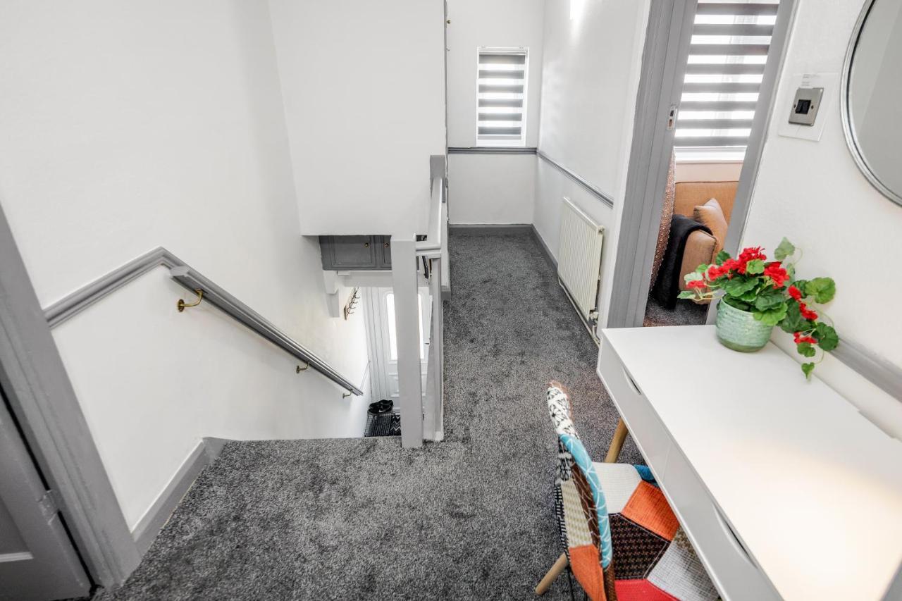 Heathrow 2-Bedroom Maisonette With Parking West Drayton  Екстер'єр фото