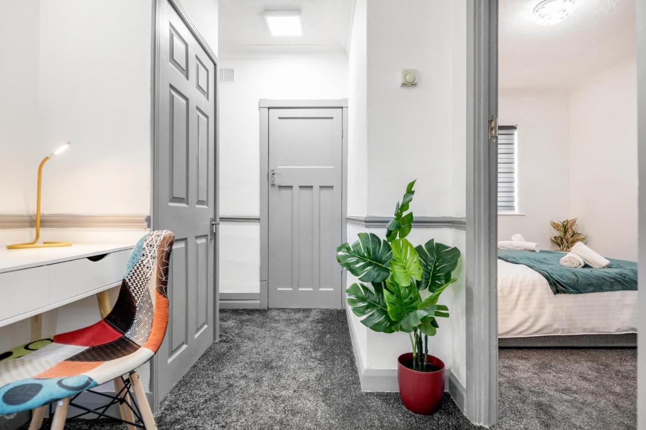 Heathrow 2-Bedroom Maisonette With Parking West Drayton  Екстер'єр фото