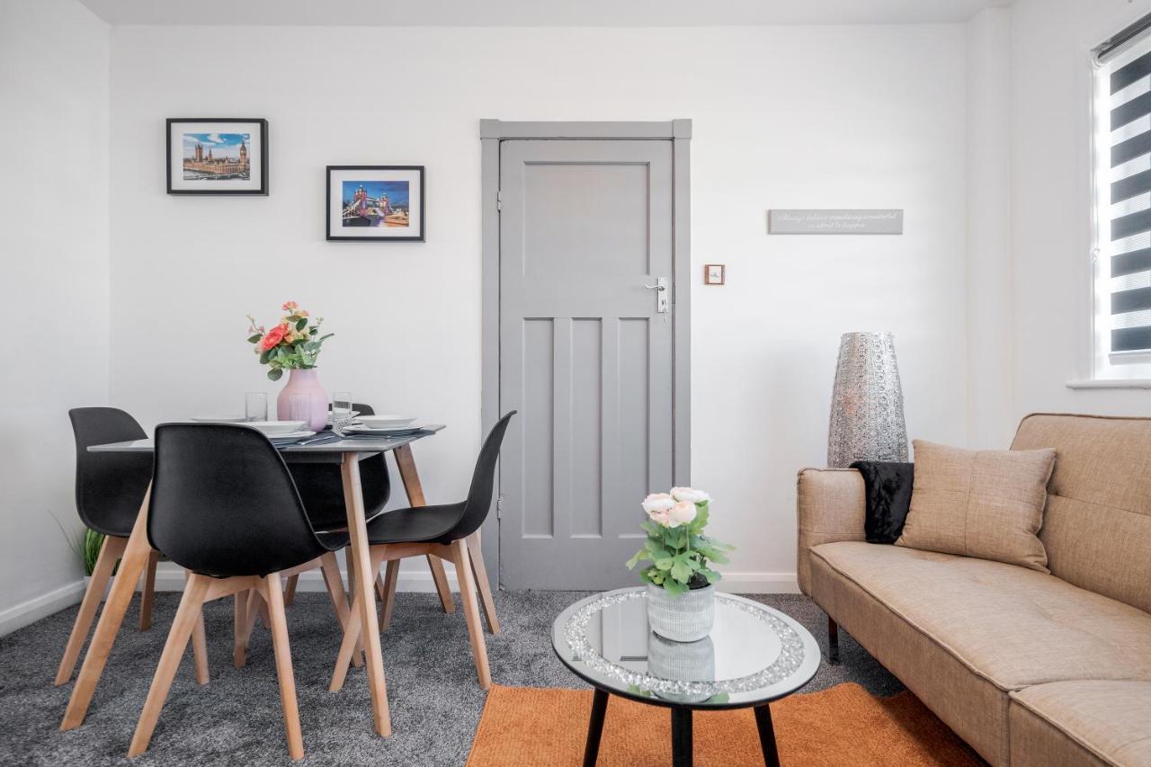 Heathrow 2-Bedroom Maisonette With Parking West Drayton  Екстер'єр фото